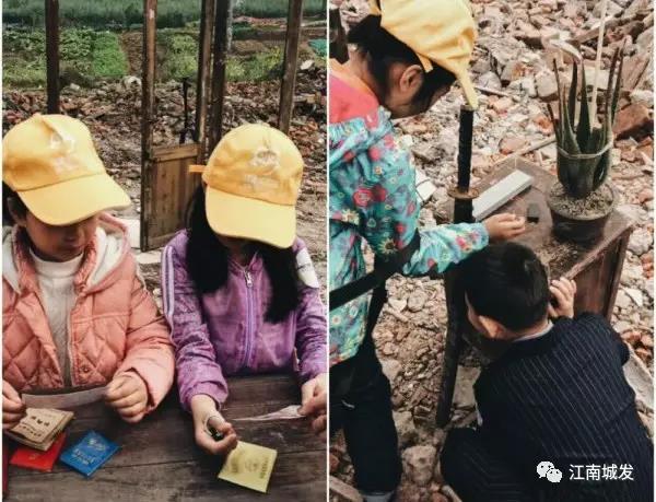 △ 學(xué)生仔細(xì)端詳已經(jīng)不再使用的各種紙質(zhì)老證件 △ 觀展學(xué)生對播放的聲音場特別好奇，蹲下認(rèn)真?zhèn)榷鷥A聽